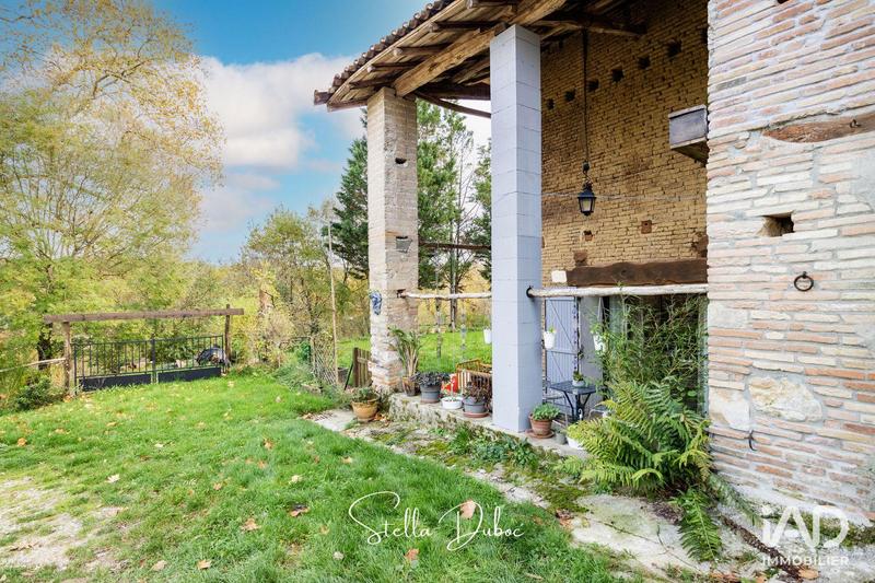 Maison - 239 m² - 8 pièces