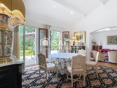 Maison - 291 m² - 8 pièces