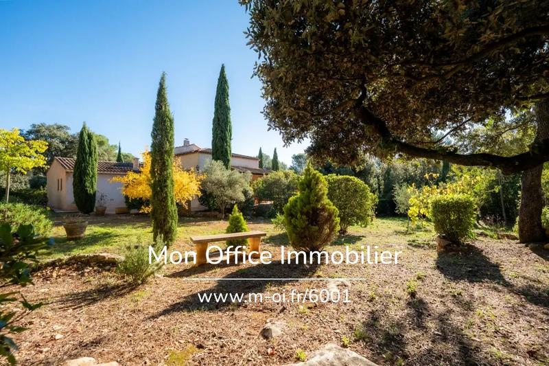 Maison - 225 m² - 9 pièces