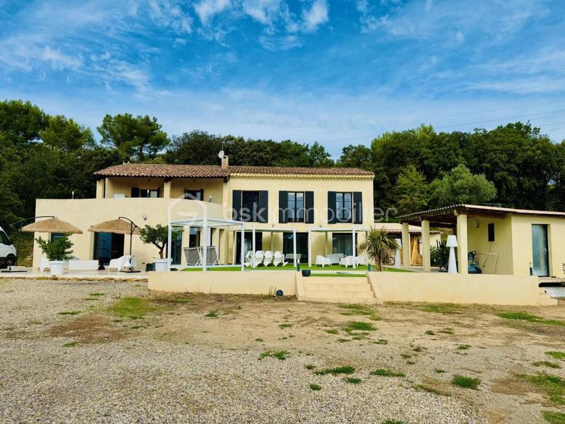 Propriété - 301 m² - 10 pièces