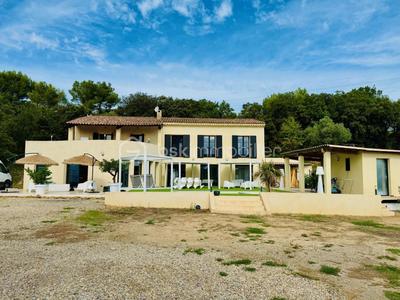 Propriété - 301 m² - 10 pièces