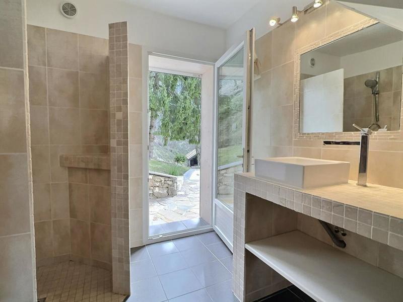 Maison - 240 m² - 6 pièces