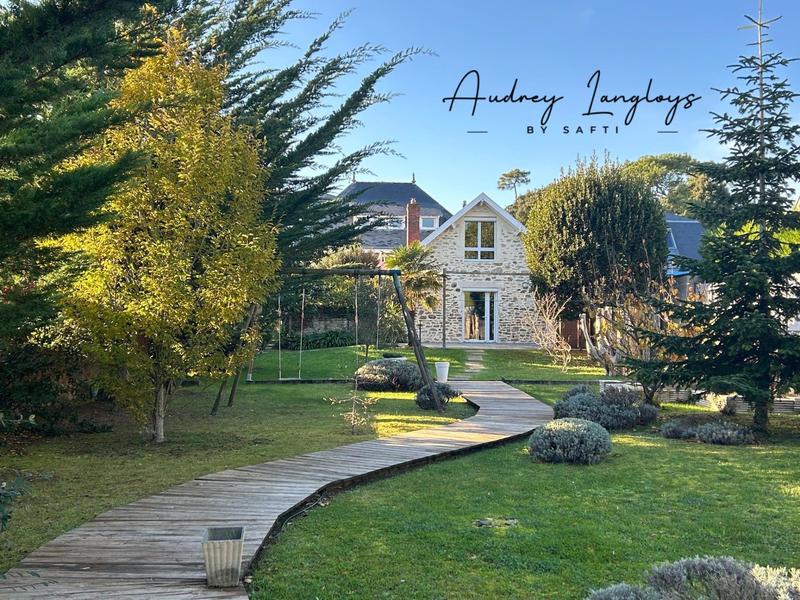 Villa - 295 m² - 12 pièces