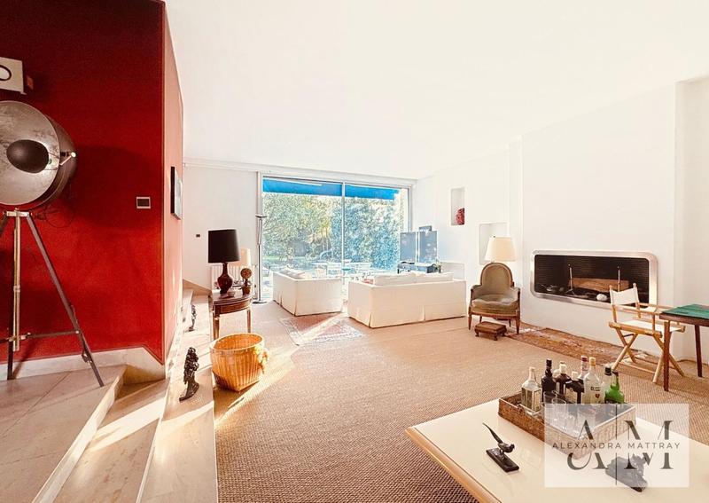 Maison - 227 m² - 9 pièces