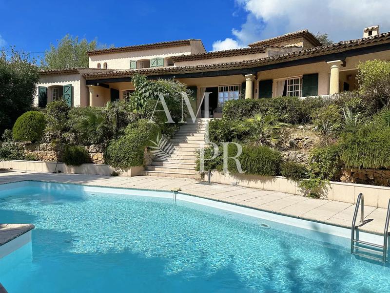 Villa - 240 m² - 7 pièces