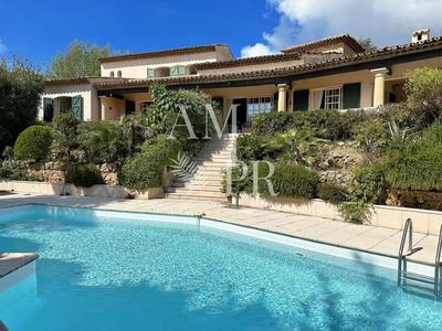 Villa - 240 m² - 7 pièces