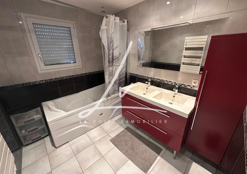 Maison contemporaine - 206 m² - 8 pièces