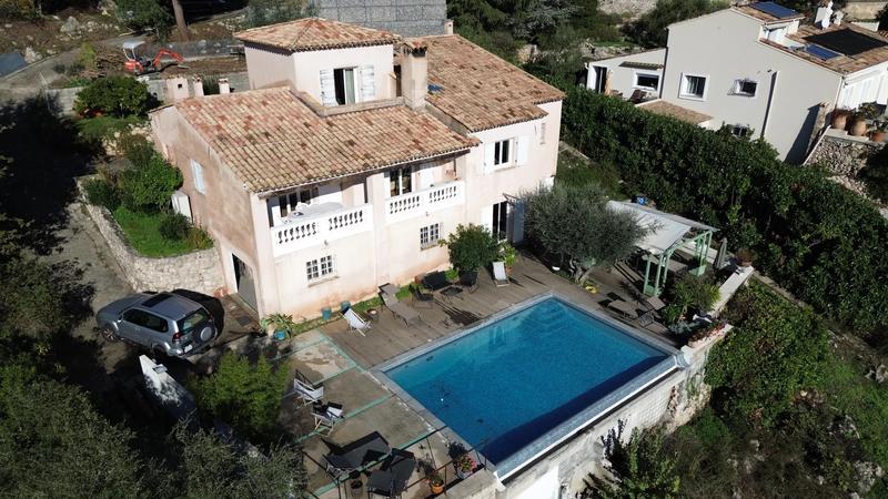 Maison - 214 m² - 6 pièces