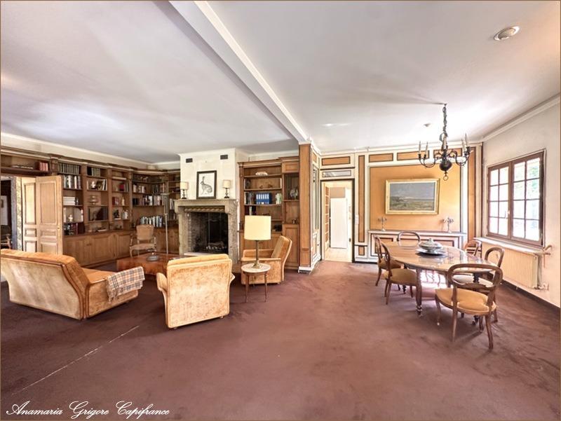 Maison - 393 m² - 11 pièces