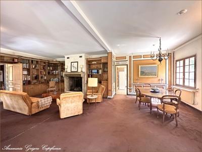 Maison - 393 m² - 11 pièces