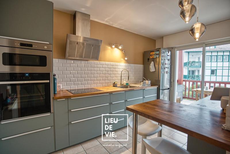 Appartement ancien - 84 m² - 3 pièces