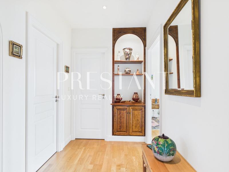 Maison - 282 m² - 10 pièces