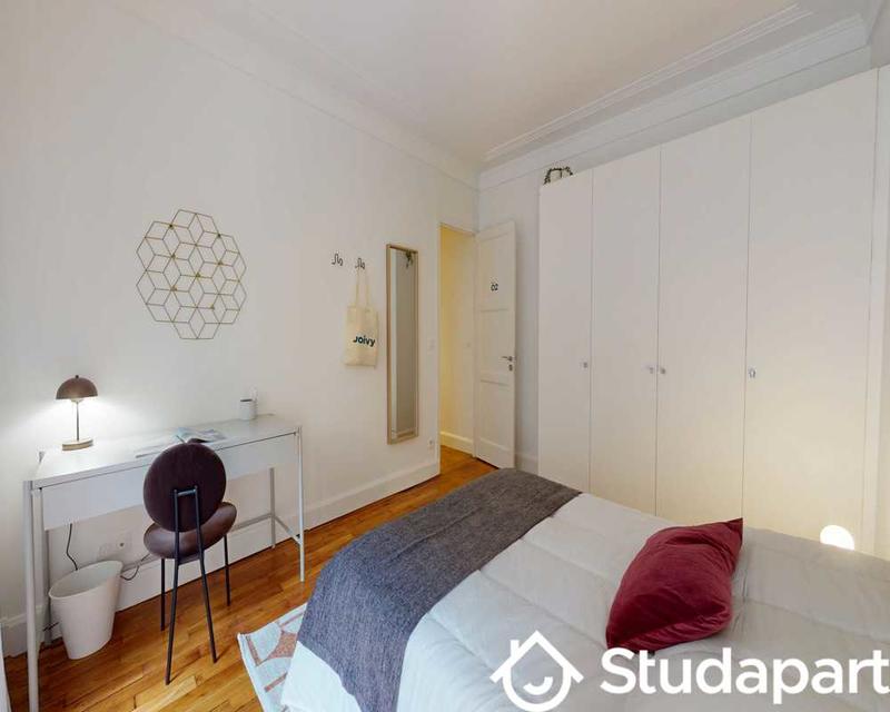 Chambre - 120 m² - 1 pièce