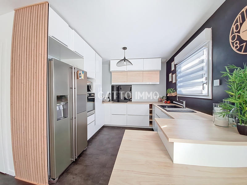 Maison - 102 m² - 5 pièces