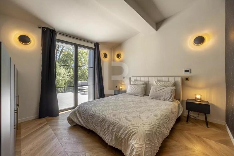 Mas - 300 m² - 7 pièces