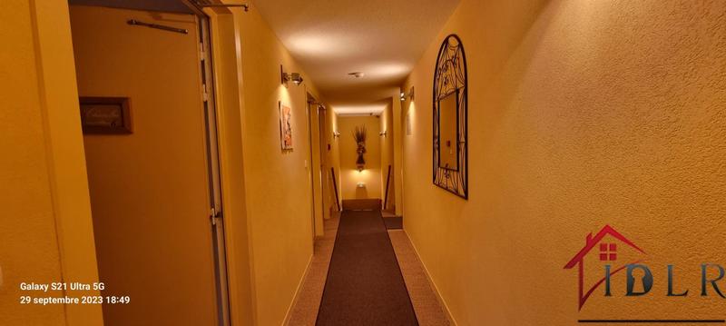 Fonds de commerce - Local commercial - 895 m²