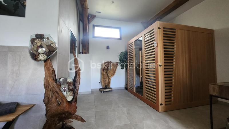 Propriété - 236 m² - 9 pièces