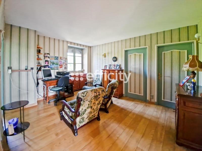 Maison - 245 m² - 11 pièces