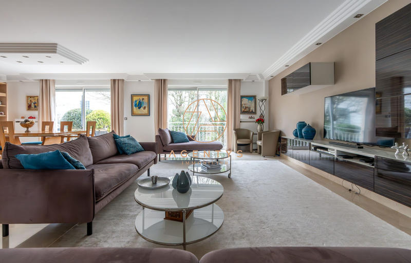 Maison - 205 m² - 8 pièces