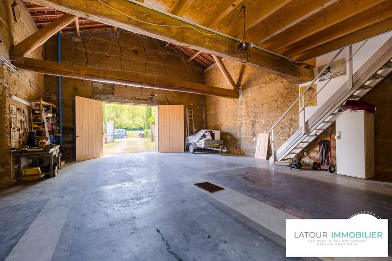 Maison - 220 m² - 10 pièces