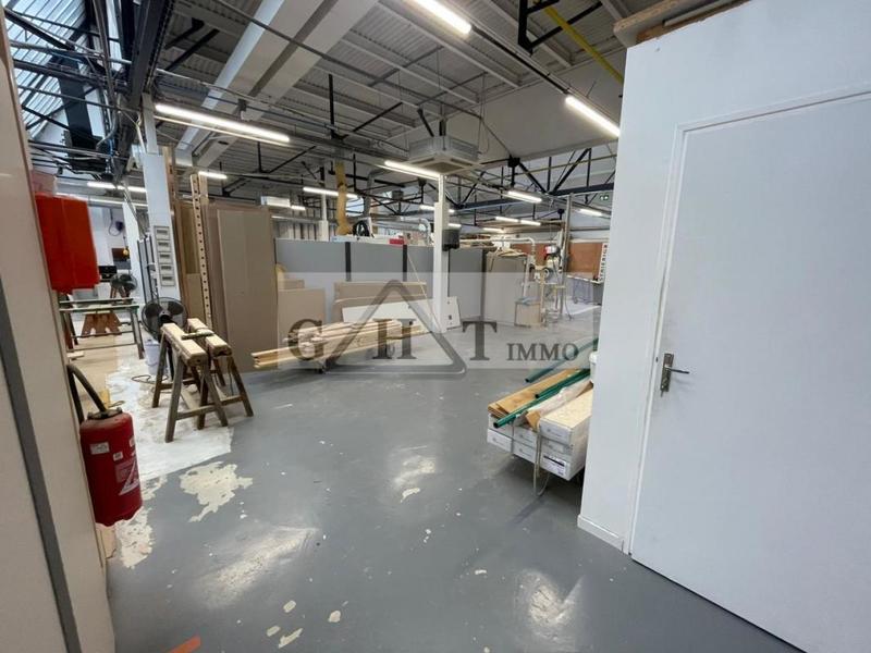 Entrepôt - 610 m²