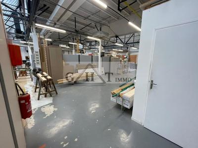 Entrepôt - 610 m²