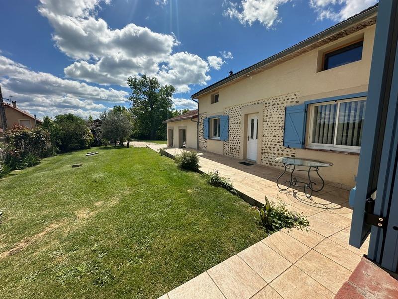 Maison - 230 m² - 6 pièces