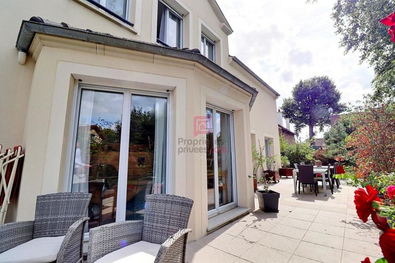 Maison - 250 m² - 10 pièces