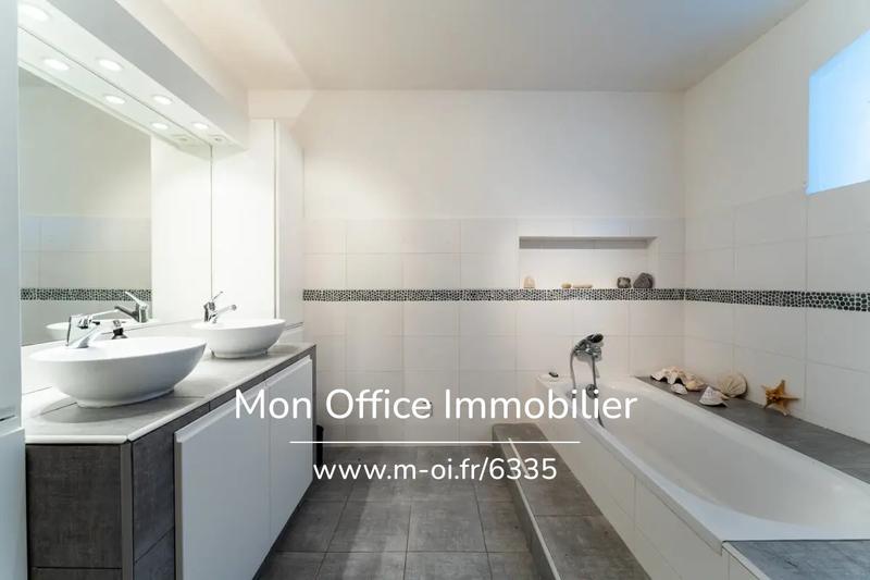 Maison - 180 m² - 7 pièces