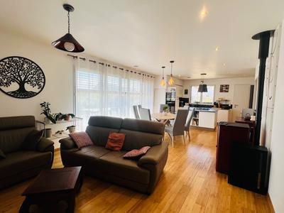 Maison - 99 m² - 4 pièces