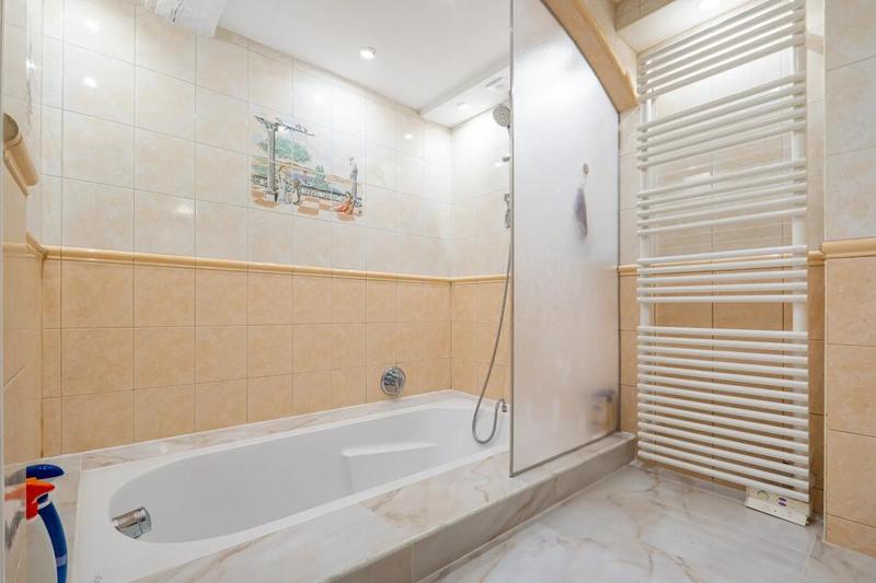 Appartement - 90 m² - 5 pièces