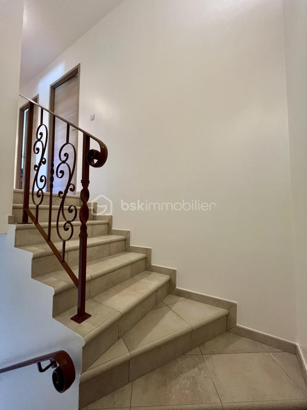 Demeure - 144 m² - 6 pièces