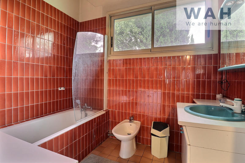 Maison - 280 m² - 11 pièces