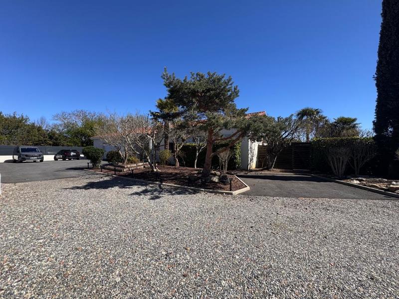 Maison - 220 m² - 5 pièces