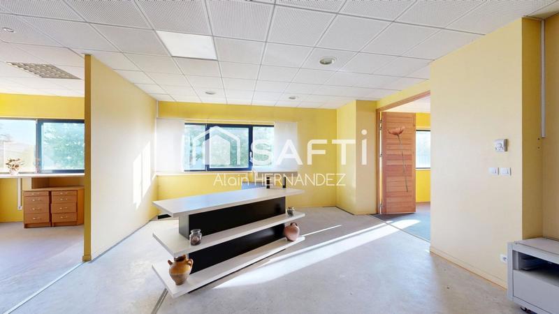 Local commercial - 840 m² - 2 pièces