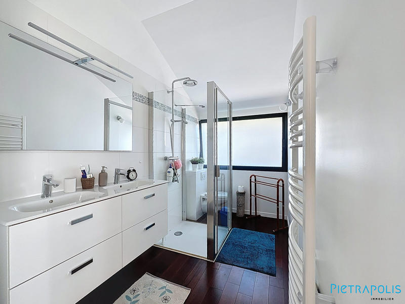 Maison contemporaine - 180 m² - 7 pièces