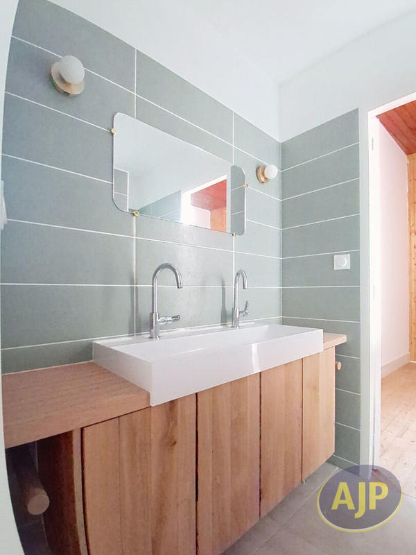 Maison - 182 m² - 7 pièces