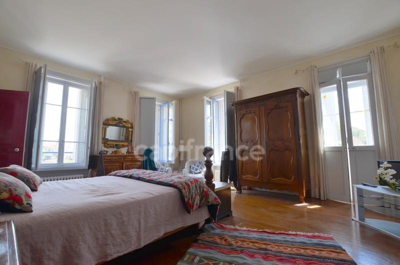 Maison bourgeoise - 395 m² - 11 pièces