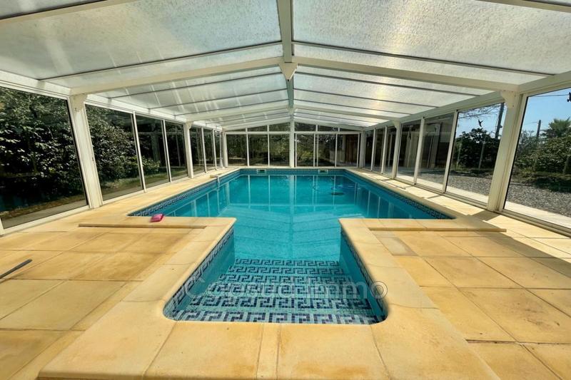 Villa - 295 m² - 8 pièces