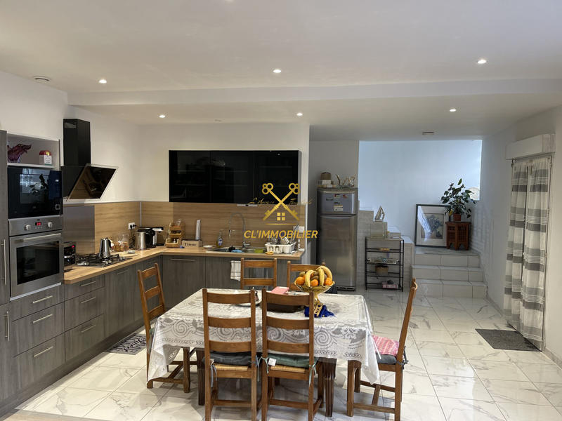 Maison - 220 m² - 7 pièces