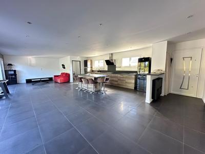 Maison - 122 m² - 5 pièces