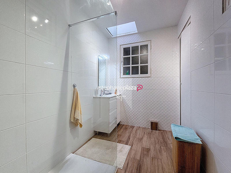 Maison - 215 m² - 11 pièces