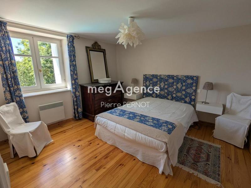 Maison en pierre - 251 m² - 8 pièces