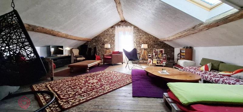 Maison - 252 m² - 11 pièces