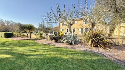 Maison - 215 m² - 7 pièces