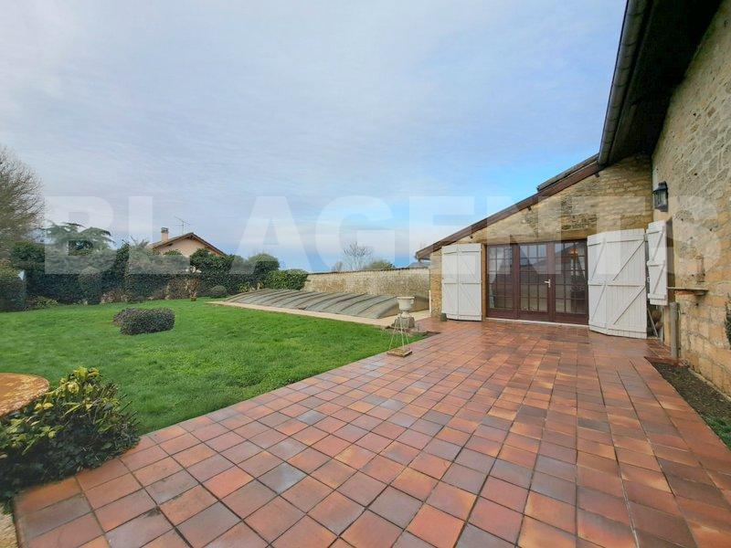 Maison - 300 m² - 7 pièces