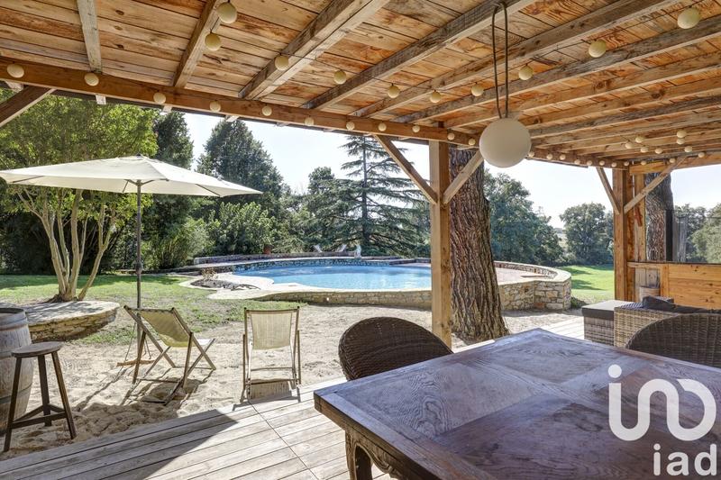 Maison - 369 m² - 11 pièces