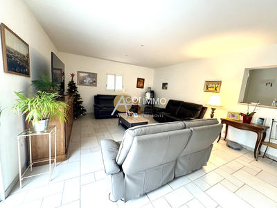 Propriété - 222 m² - 8 pièces