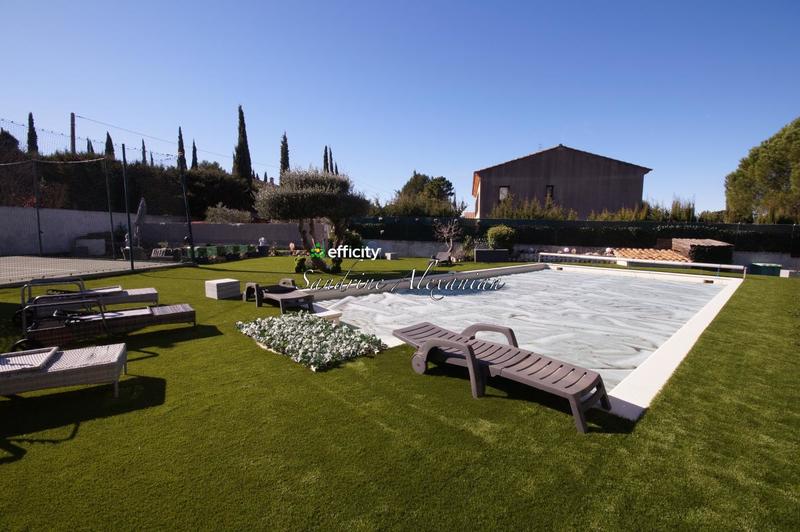 Maison - 280 m² - 7 pièces