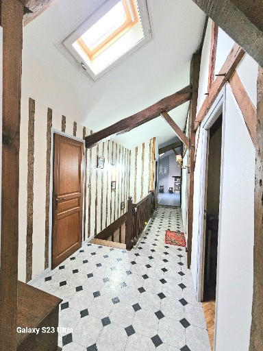 Maison - 214 m² - 9 pièces